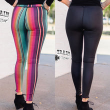 Load image into Gallery viewer, REVERSIBLE LEGGINGS {SERAPE & BLACK}